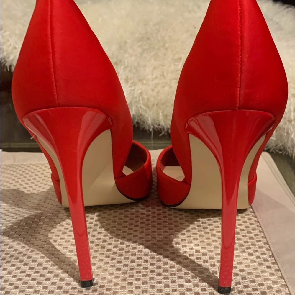 RED PUMP HEELS - Picture 14 of 15
